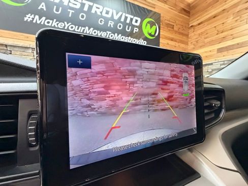 Used 2023 Ford Explorer XLT image 23