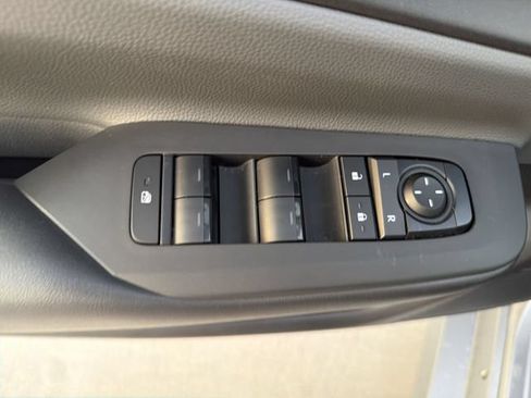 Certified 2025 Toyota Prius LE FWD image 10