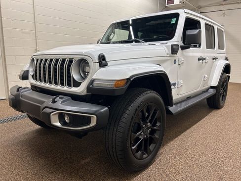 Used 2025 Jeep Wrangler Unlimited Sahara image 5