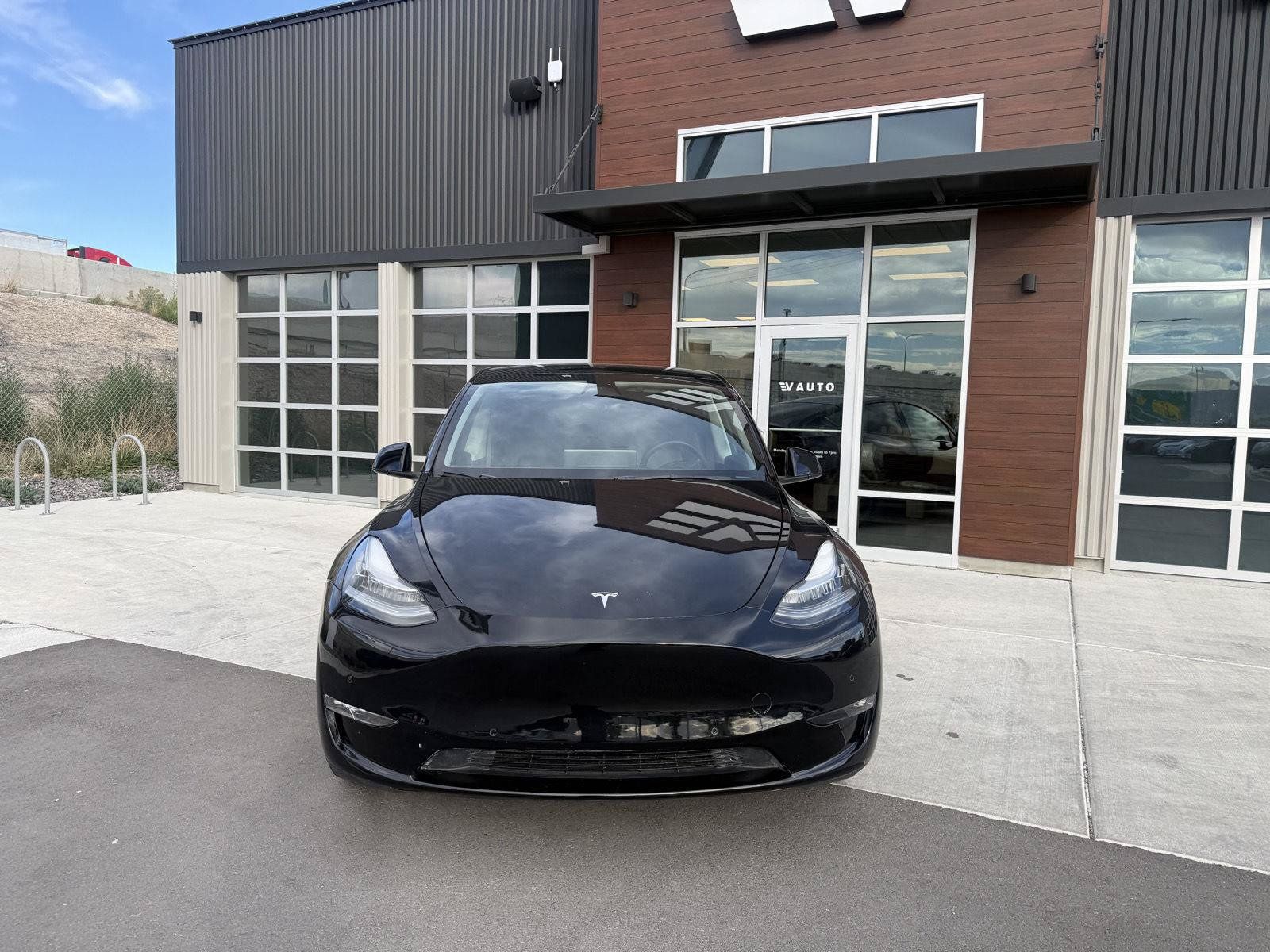 Used 2022 Tesla Model Y Long Range AWD/4WD image 3