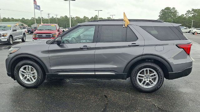 Certified 2025 Ford Explorer Active AWD/4WD image 5