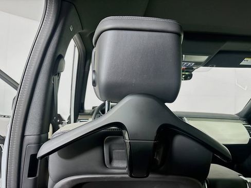 Used 2023 Land Rover Discovery Metropolitan Edition image 26