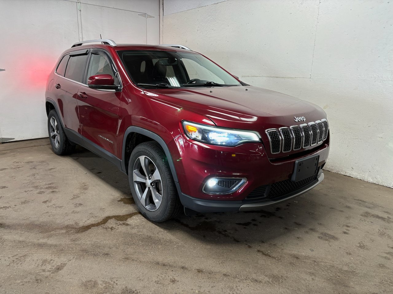 Used 2019 Jeep Cherokee Limited AWD/4WD image 1