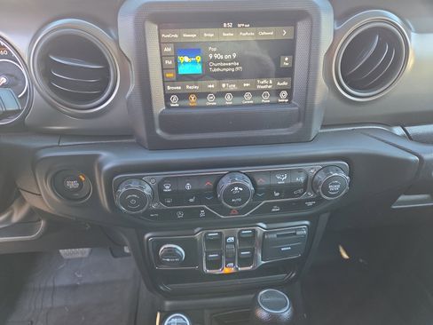 Certified 2022 Jeep Gladiator Sport AWD/4WD image 25