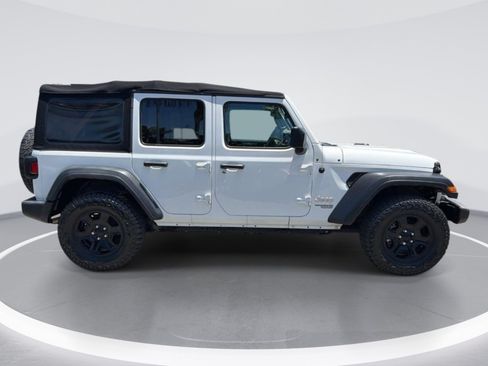 Used 2018 Jeep Wrangler Unlimited Sport S AWD/4WD image 3