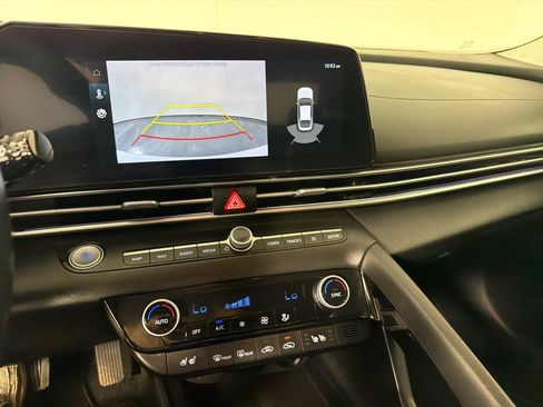 Used 2023 Hyundai Elantra Limited FWD image 17