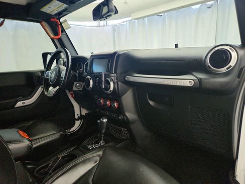 Used 2016 Jeep Wrangler Unlimited Rubicon w/ Dual Top Group image 25
