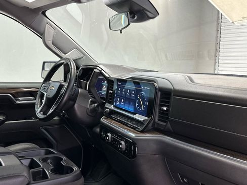 Used 2024 Chevrolet Silverado 1500 LT AWD/4WD image 11