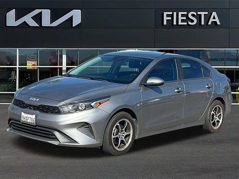 Used 2023 Kia Forte LXS w/ LXS Technology Package image 2