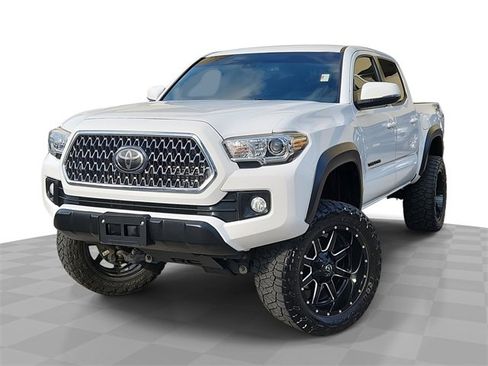 Used 2019 Toyota Tacoma TRD Off-Road image 1