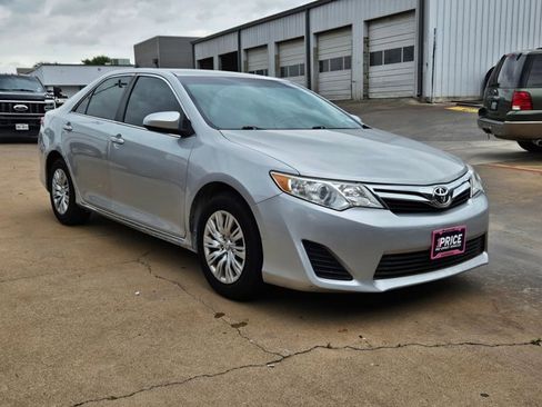 Used 2012 Toyota Camry LE image 3