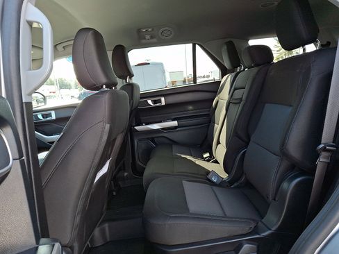 Used 2023 Ford Explorer XLT image 10