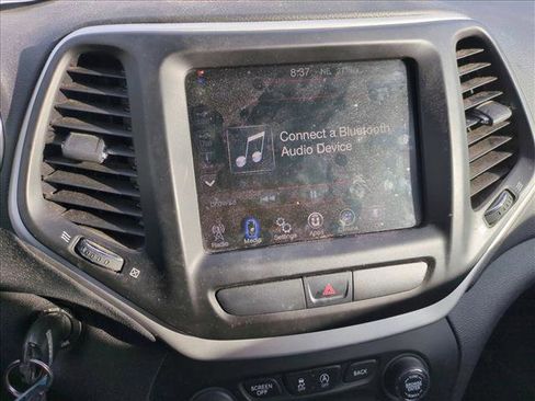 Used 2015 Jeep Cherokee Trailhawk image 10