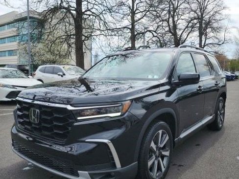 Used 2024 Honda Pilot Touring image 1