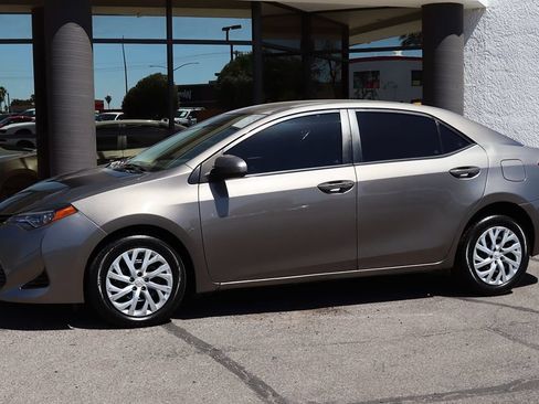 Used 2018 Toyota Corolla LE w/ Carpet Mat Package (TMS) FWD image 7