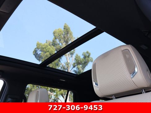Used 2021 Cadillac Escalade Premium Luxury RWD image 5