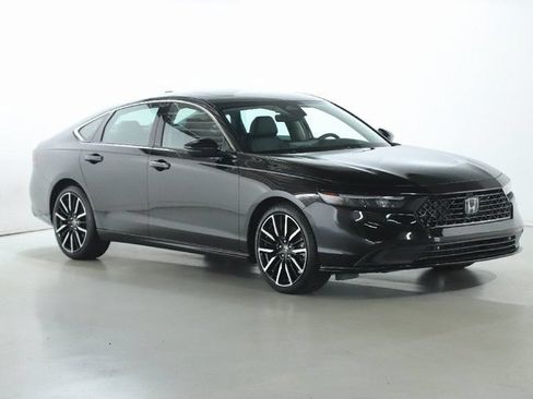 Used 2025 Honda Accord Touring image 9