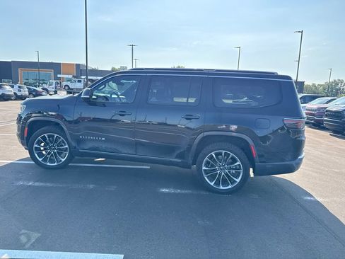 Used 2022 Jeep Wagoneer Series III w/ Premium Group I AWD/4WD image 38