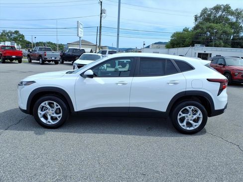 New 2026 Chevrolet Trax LS w/ LS Convenience Package FWD image 6
