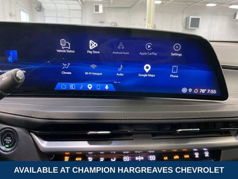 Used 2024 Cadillac XT4 Premium Luxury w/ Cold Weather Package AWD/4WD image 17