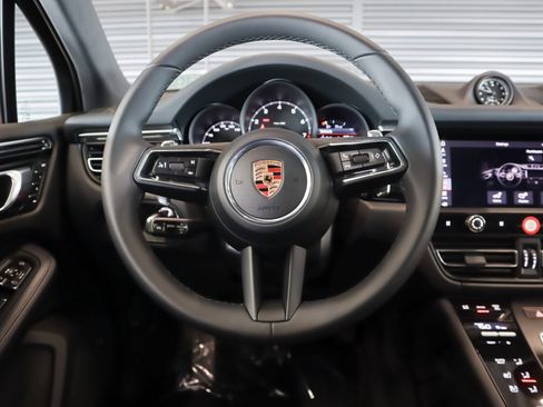 Used 2026 Porsche Macan image 13