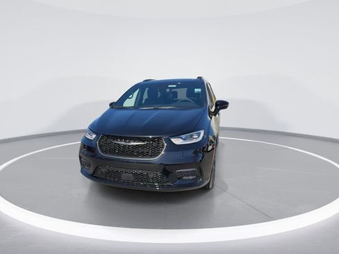 New 2026 Chrysler Pacifica Limited FWD image 3