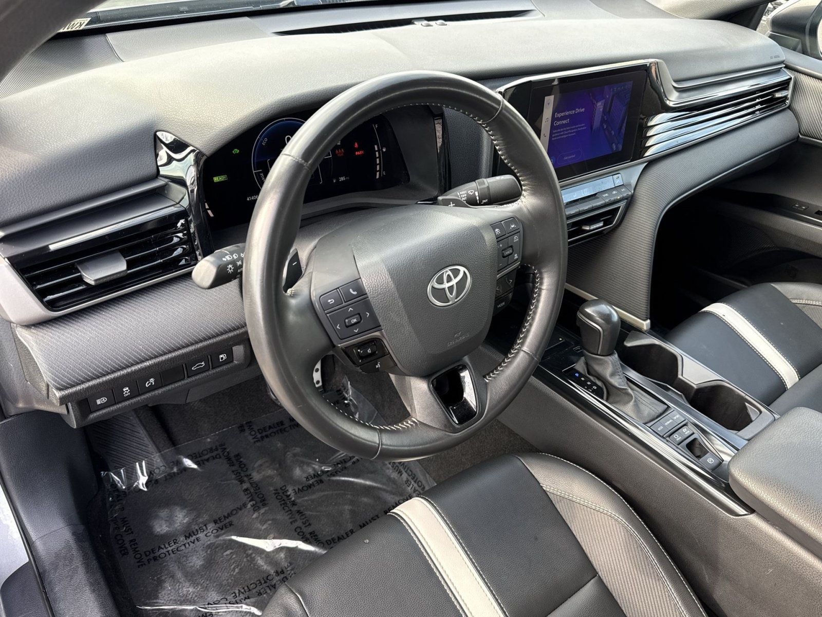 Used 2025 Toyota Camry SE FWD image 16