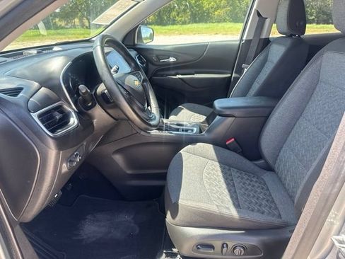 Used 2024 Chevrolet Equinox LT FWD image 2