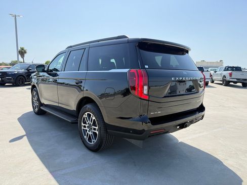 Used 2025 Ford Expedition Active RWD image 2
