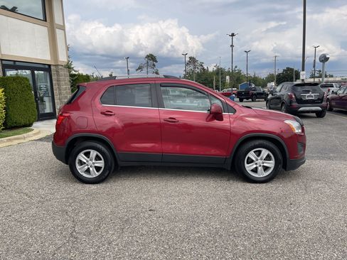 Used 2015 Chevrolet Trax LT w/ LPO, Cargo Package FWD image 3
