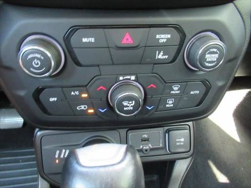 Certified 2023 Jeep Renegade Trailhawk AWD/4WD image 27