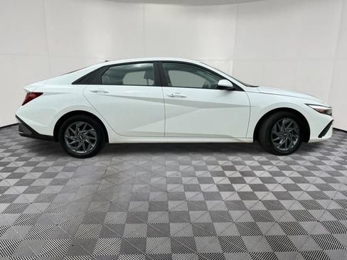 Certified 2024 Hyundai Elantra Blue FWD image 12