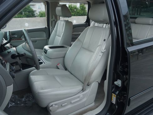 Used 2012 Chevrolet Avalanche LT w/ All-Star Edition image 6