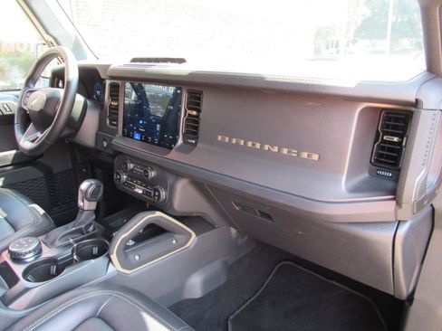 Used 2025 Ford Bronco Badlands AWD/4WD image 35