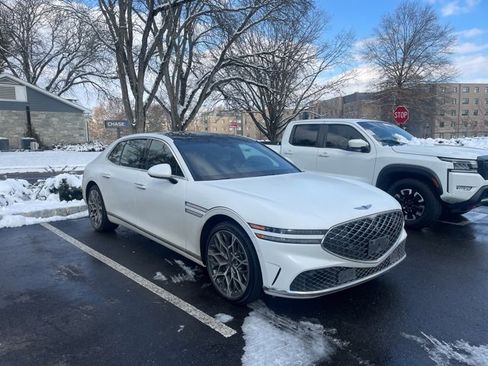 Used 2023 Genesis G90 3.5T image 3
