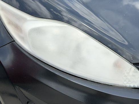 Used 2011 Ford Fiesta SE FWD image 4