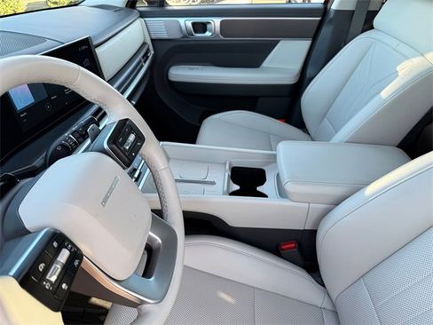 Used 2025 Hyundai Santa Fe SEL image 9