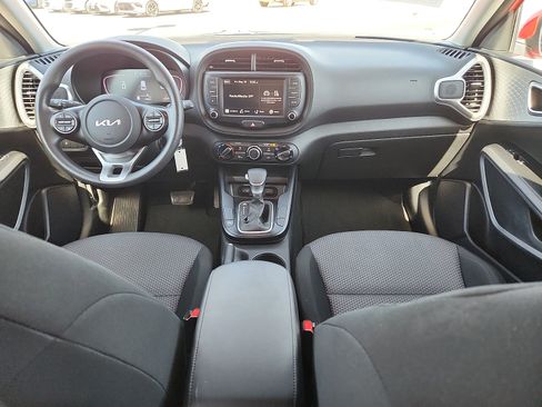 Used 2024 Kia Soul LX w/ Option Group 015 FWD image 11