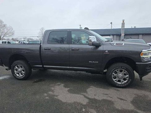 Used 2024 RAM 2500 Laramie AWD/4WD image 3