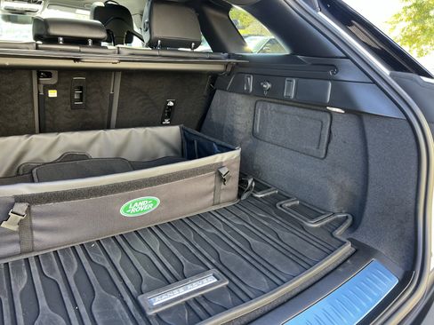 Certified 2024 Land Rover Range Rover Velar Dynamic SE image 36