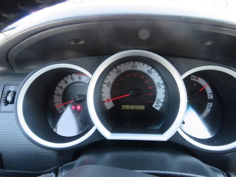 Used 2015 Toyota Tacoma PreRunner image 12