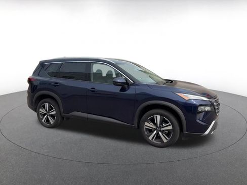 Used 2026 Nissan Rogue SL AWD/4WD image 2