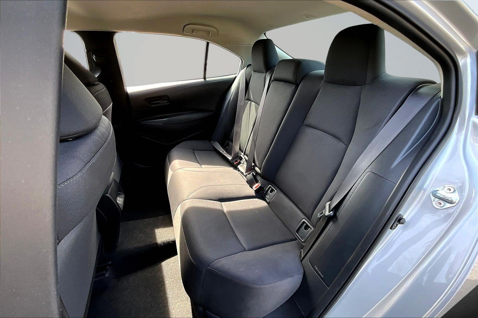 Used 2025 Toyota Corolla LE w/ Convenience Package FWD image 18