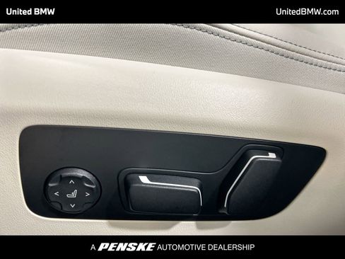 Used 2025 BMW 530i w/ Premium Package image 12