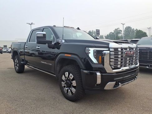 Used 2024 GMC Sierra 2500 Denali w/ Denali Reserve Package AWD/4WD image 3