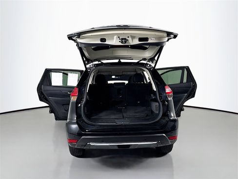 Used 2020 Nissan Rogue SV w/ Premium Package image 26