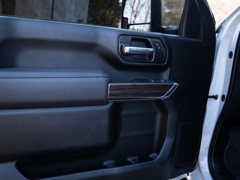 Used 2025 Chevrolet Silverado 2500 LT w/ Convenience Package image 38