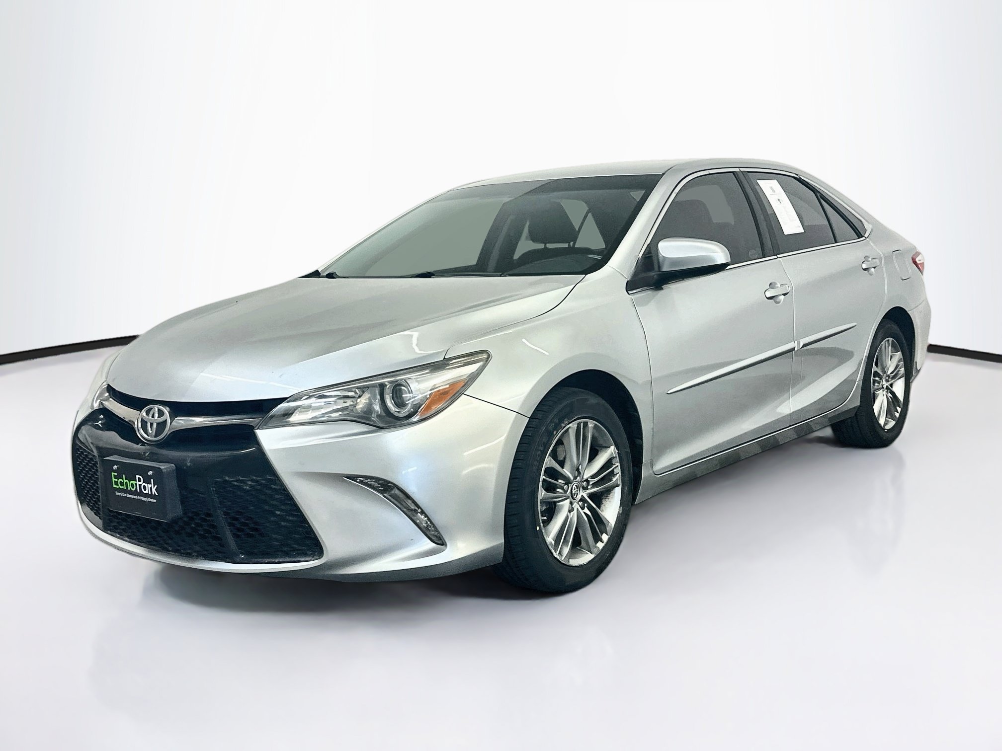 Used 2015 Toyota Camry SE FWD image 3