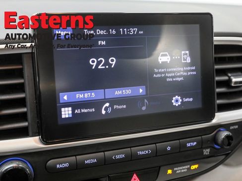 Used 2022 Hyundai Venue SEL image 19