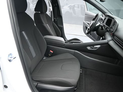 Used 2025 Hyundai Elantra Sport image 27